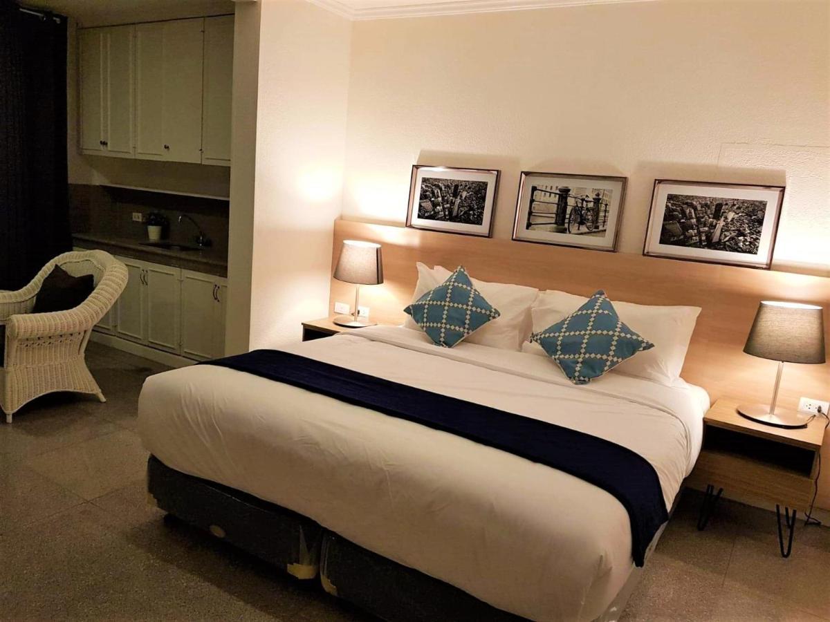 Chateau Bleu Resort Calamba  Buitenkant foto